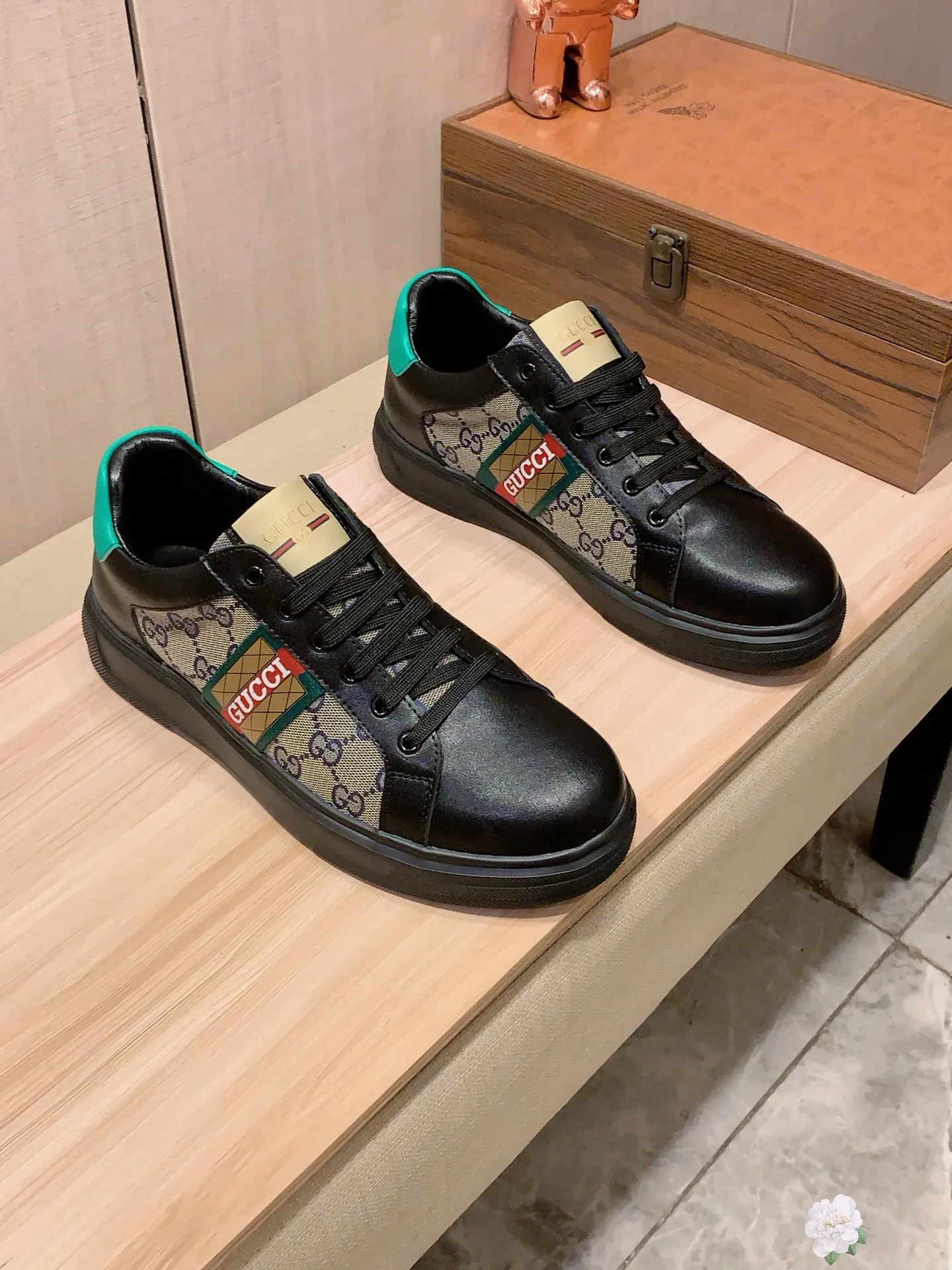 Men's men's shoes💰420💰💰🎩🎩[Lightning][Lightning] "Gucci*" latest • popular casual shoes, top brand [seduce] luxury ~ purchasing agency, top ~ quality. [Strong] The upper is made of imported breathable cowhide with fabric material ➕ Breathable sheepskin feet (•) and fine workmanship. The original stylish and stylish soft rubber wear-resistant and non-slip outsole is light and comfortable on the feet. The real thing looks better when photographed in person. 111: code: 38-44, 3️⃣ colors selected